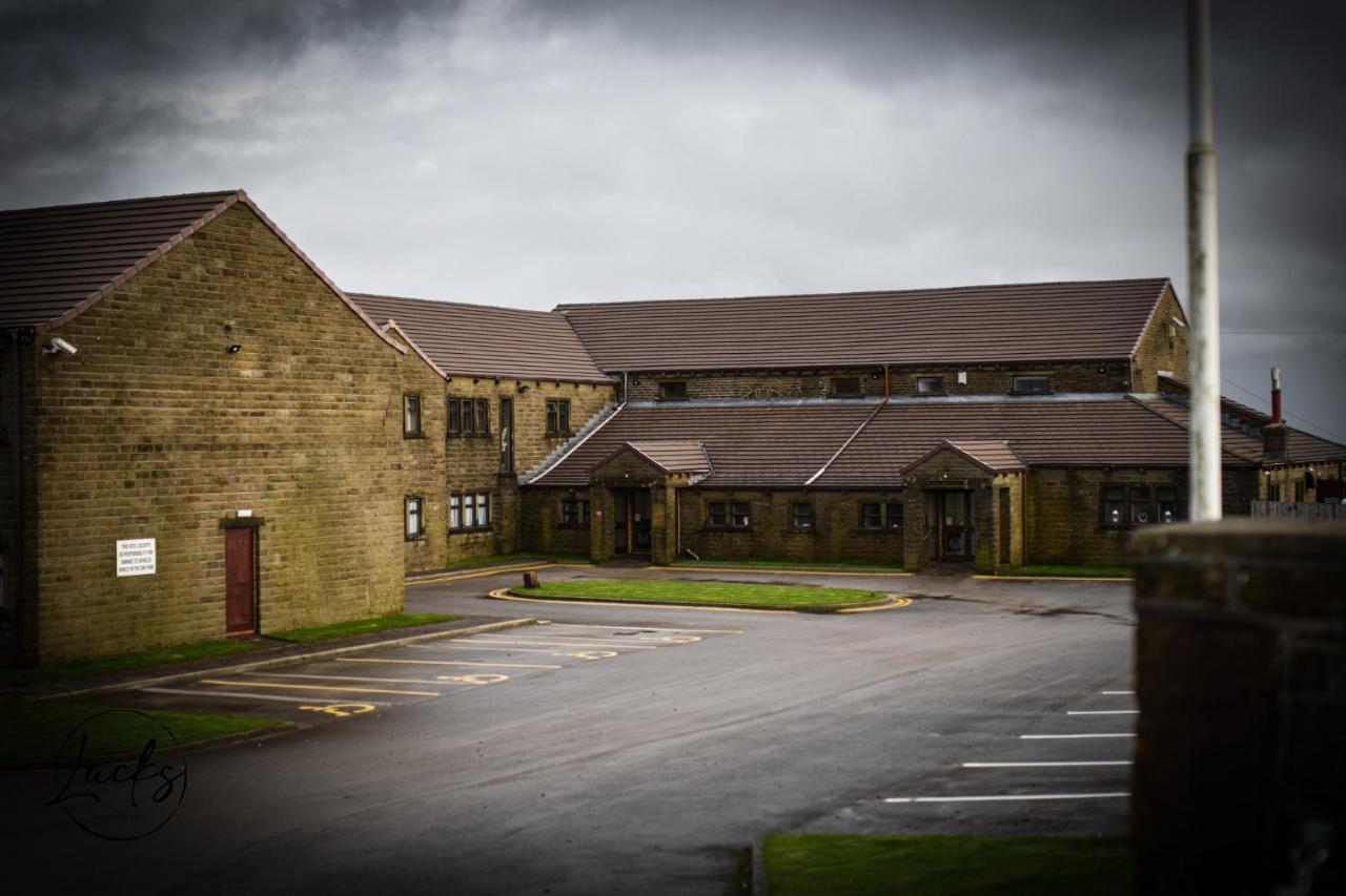 Pennine Manor Hotel Huddersfield Exterior photo