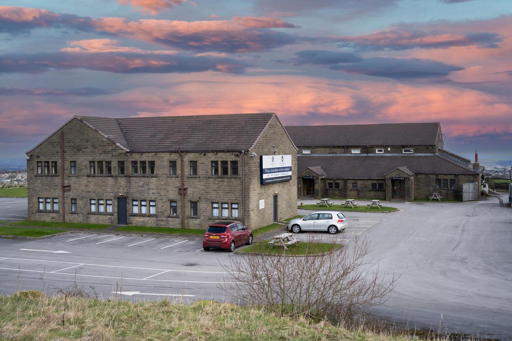 Pennine Manor Hotel Huddersfield Exterior photo